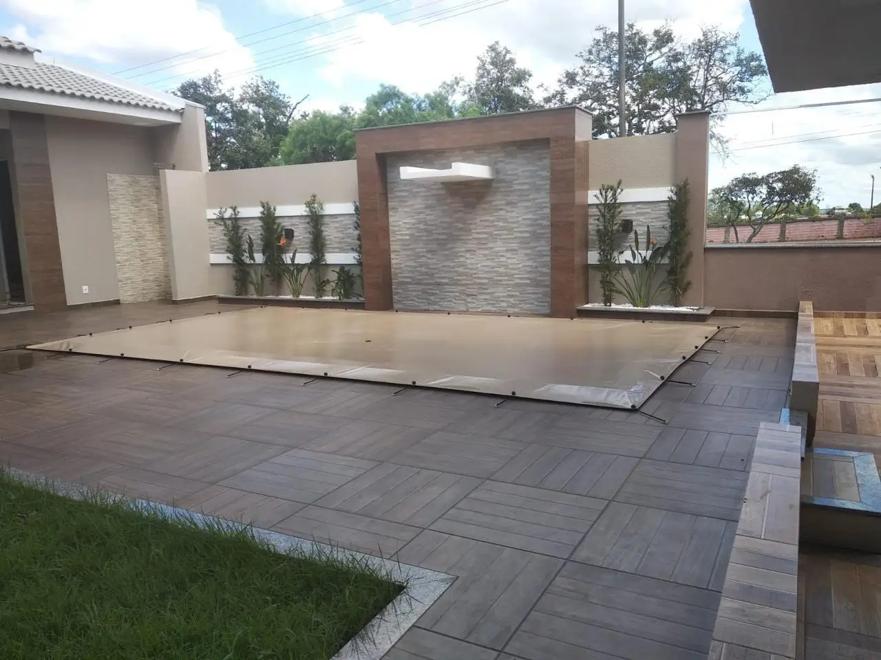 Capa de Piscina marrom coiote
